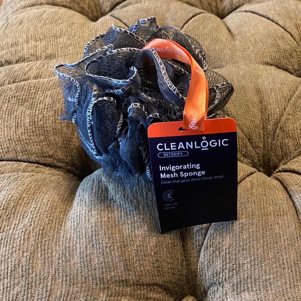 New with tags Cleanlogic charcoal infused invigorating mesh sponge. Grey.